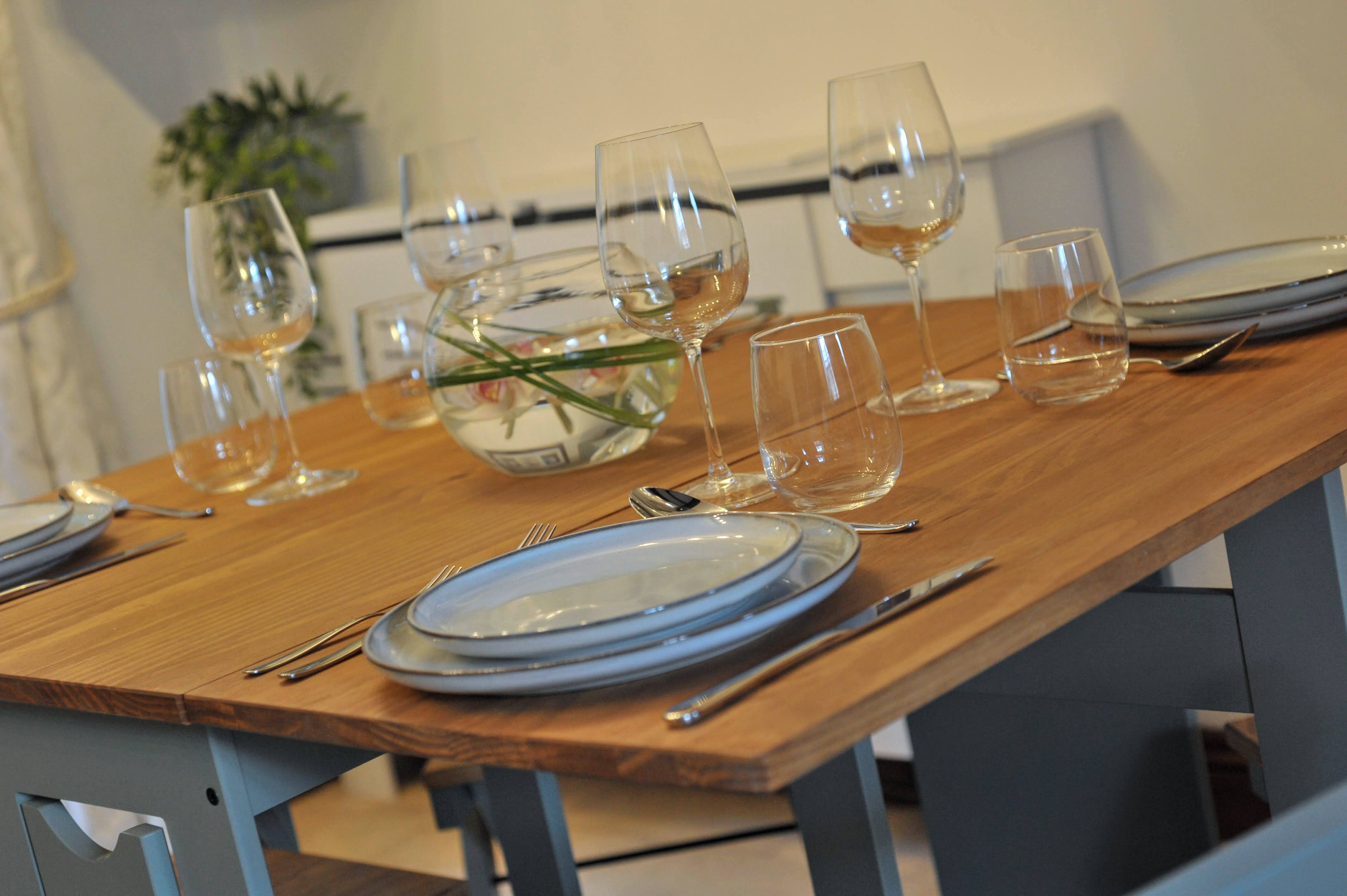 Dining table detail